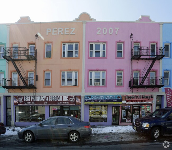 Photo - 919-923 Main Ave