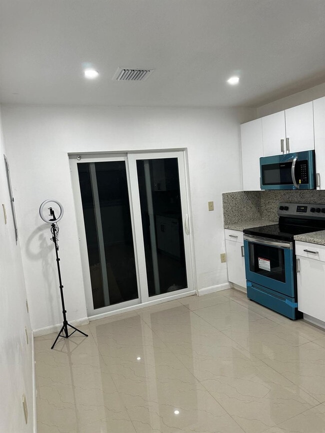 Photo - 6100 SW 35th St Unit C