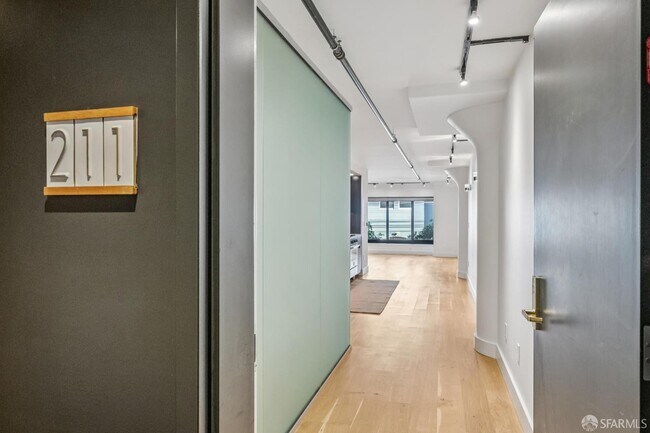 Photo - 1875 Mission St