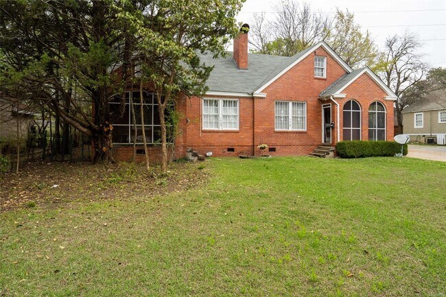 Photo - In the heart of Old Cloverdale!