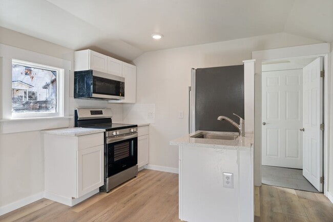 Photo - Beautiful Unit in the Heart of Bend!