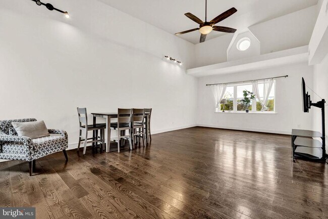 Photo - 1635 N 33rd St