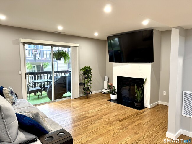 Building Photo - 25 Padanaram Rd Unit APT 63