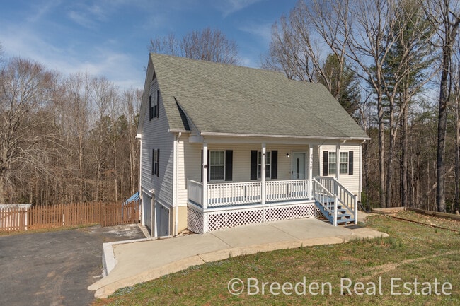 Building Photo - 220 Sequoyah Cir