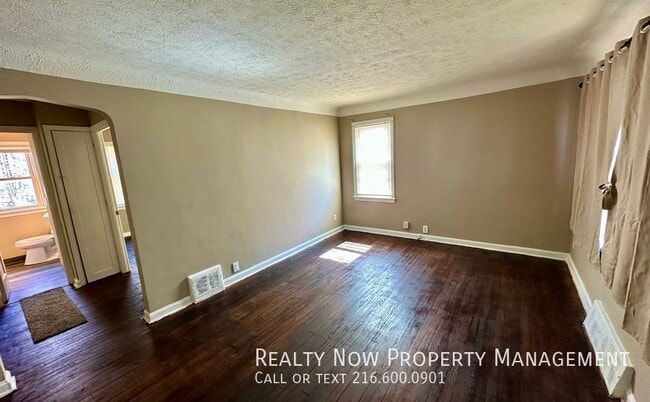 Photo - 5329 Vine St