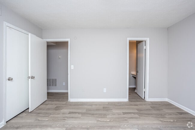 1BR, 1BA - 900 SF - 1000 Belmont