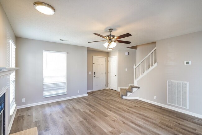 Photo - 3106 Creekview Ln