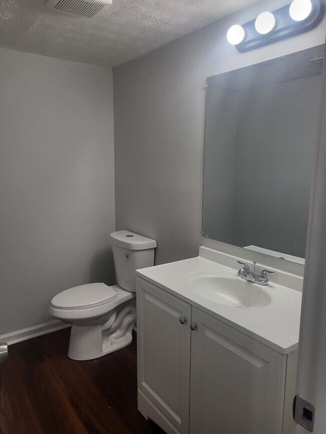 Photo - 3530 Southgate Way SE Unit B