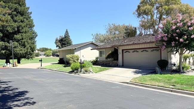 750 N Paradise Valley Ct