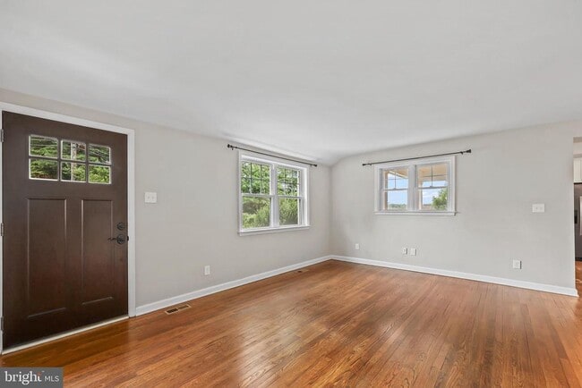 Photo - 2722 Woodley Pl