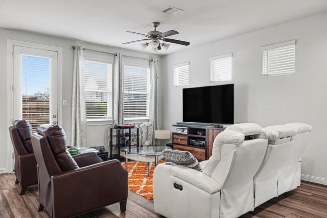 Photo - 10011 Brickhouse Dr
