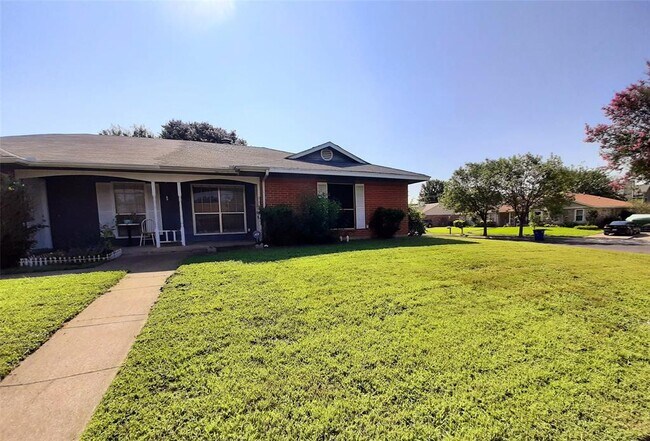 Photo - 2900 Penny Ln