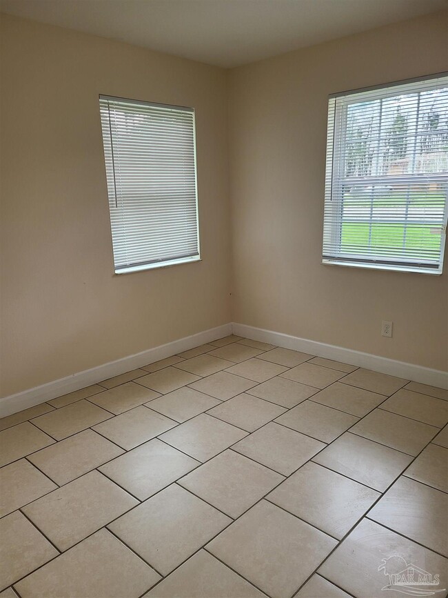 Photo - 204 Holmes Dr