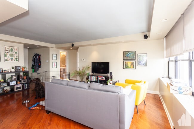 Photo - 655 W Irving Park Rd Unidad 3103