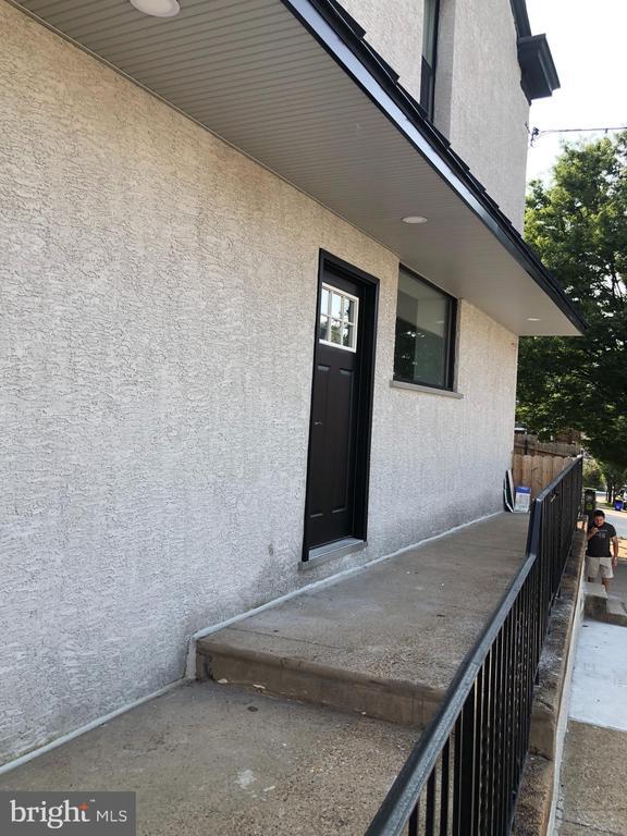 Building Photo - 441 Leverington Ave Rental
