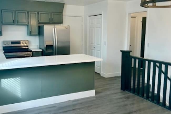 Photo - 5 spacious bedrooms, 2.5 bathroom house in Orem