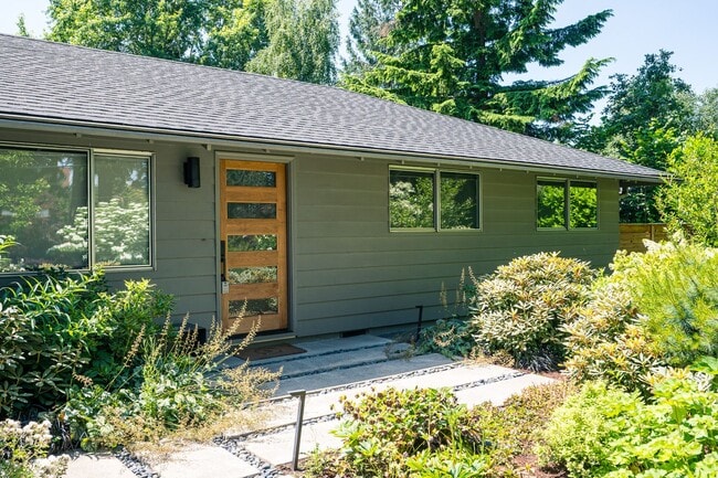 Photo - Charming Mid-Century Home in Lake Oswego School District
