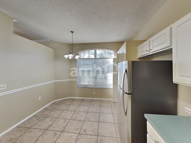 Photo - 823 Springwood Cir