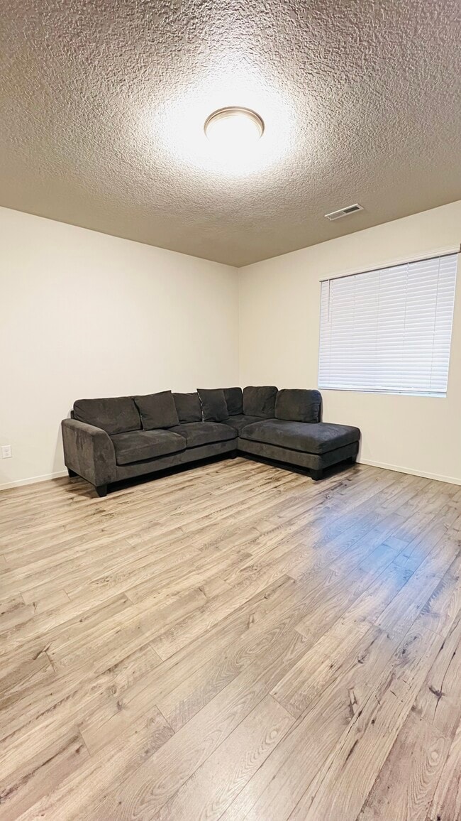 Sala de estar - 720 NE 138th Pl