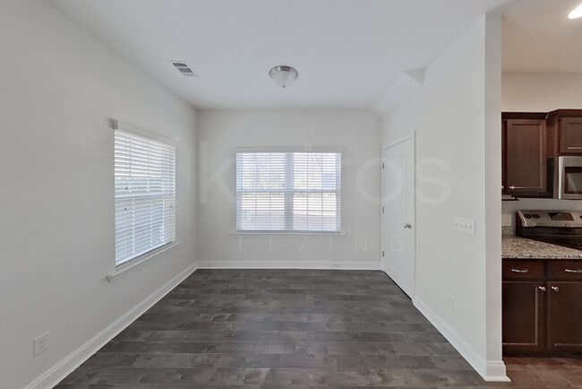 Photo - 415 Ferguson Ln