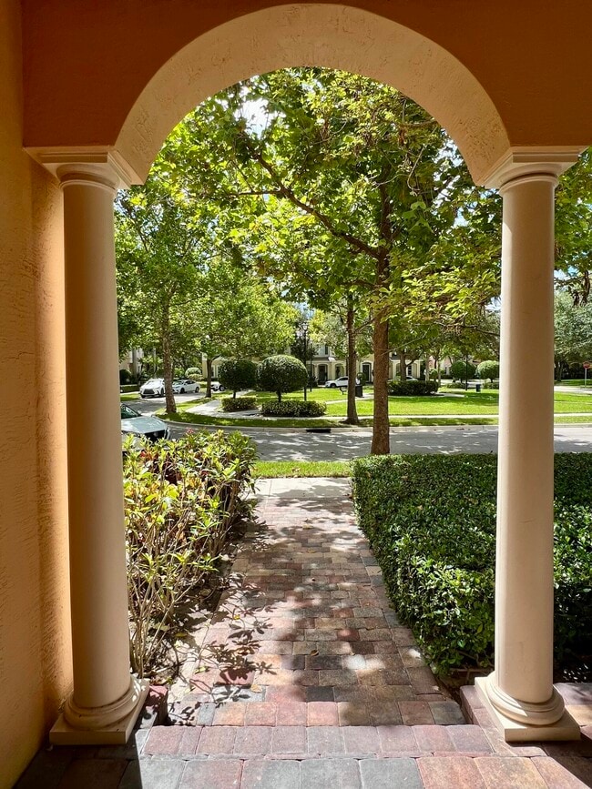 Photo - 174 Lismore Ln