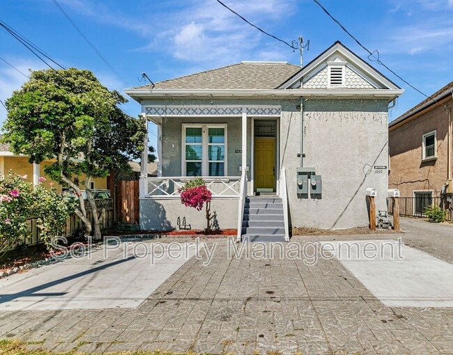 Photo - 1030 Vine St House