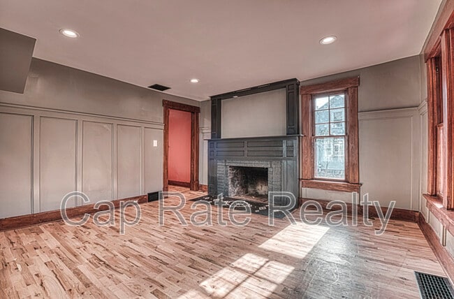 Photo - 108 S Grove St