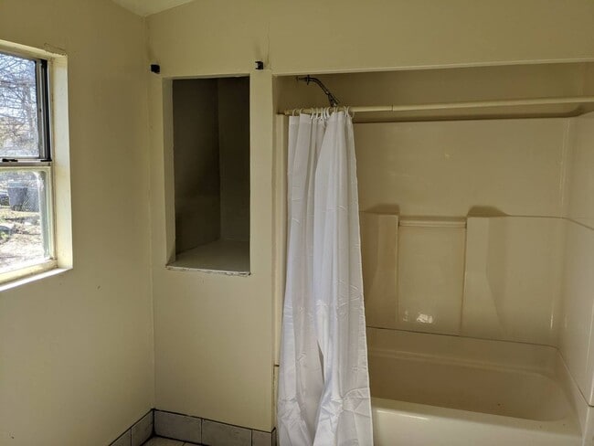 Photo - A wonderful large and convenient home for rent