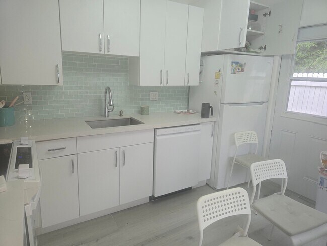 Photo - 233 SW 15th St