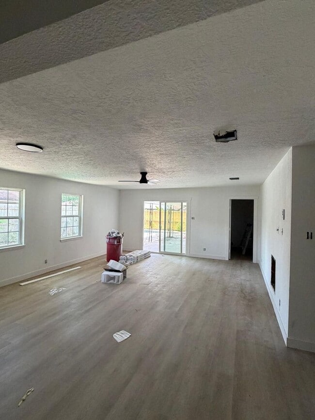 Photo - BEAUTIFUL HOME IN ROSENBERG. MOVE IN READY!.