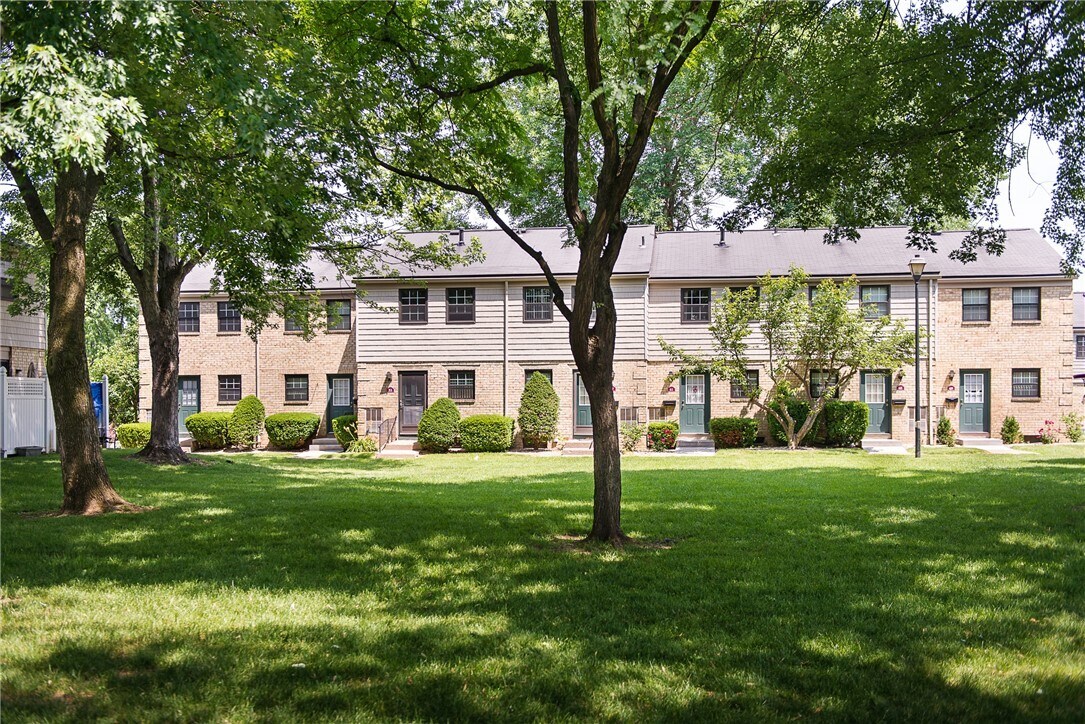 Photo - 65 Chartwell Ct