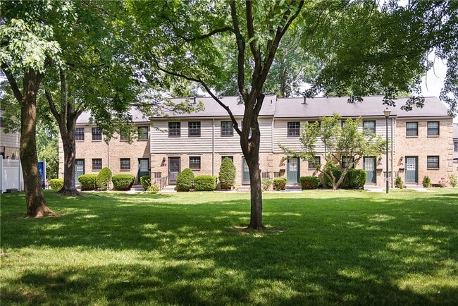 Building Photo - 125 Chartwell Ct Rental