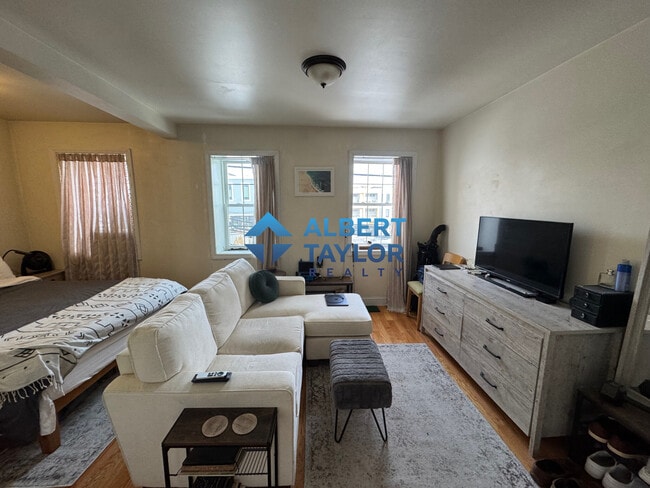 Building Photo - 83 Bolton St Unit #1