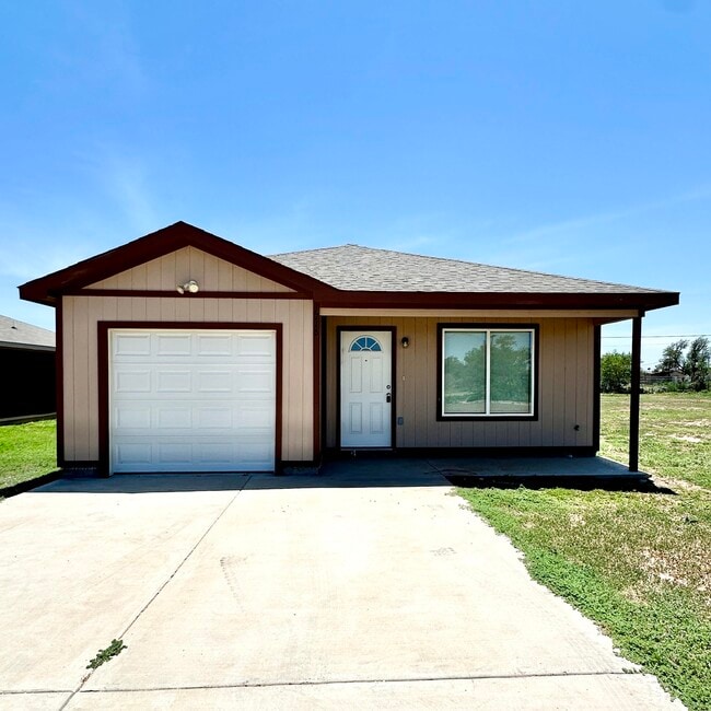 Building Photo - 1716 E 14th St