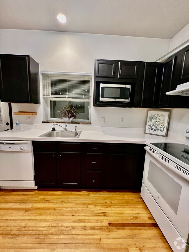 Building Photo - 8385 Geneva St Unit #3 Rental