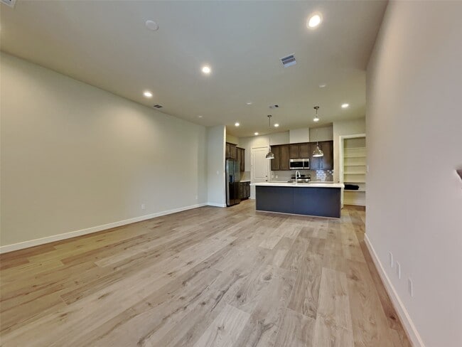 Photo - 2604 Mid Ln