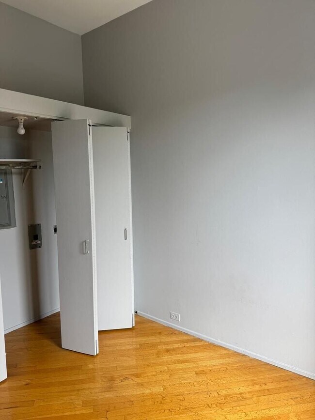 Building Photo - 2130 N Halsted St Unit 2F Rental