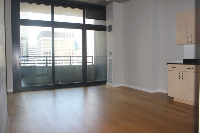 Great Room - 235 W Van Buren St Condo Unit 2621