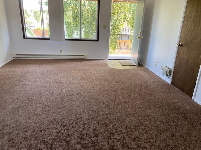 Photo - 331 Monmouth Ave S