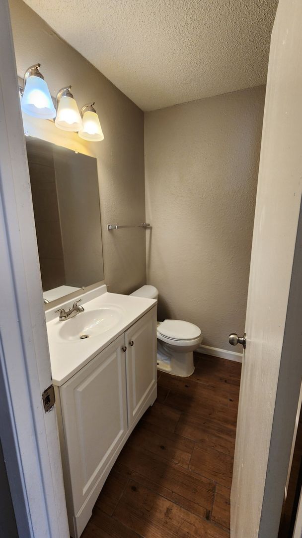 Photo - 1600 W Braker Ln