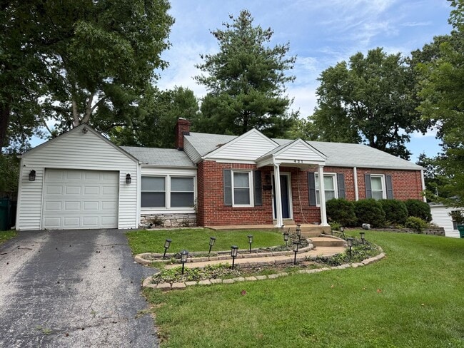 Building Photo - 421 Cannonbury Dr