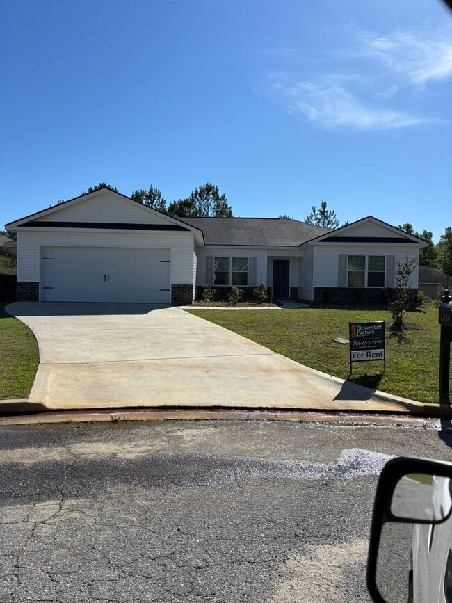 Building Photo - Beautiful home located in a culdesac.