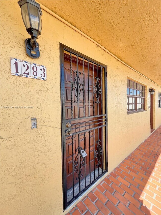 Photo - 1283 W 51st Pl Unidad 12