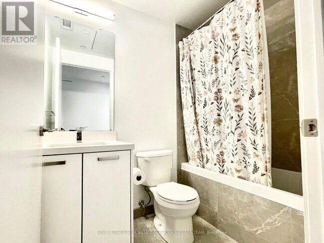 Photo - 458 Richmond St W Unité 903