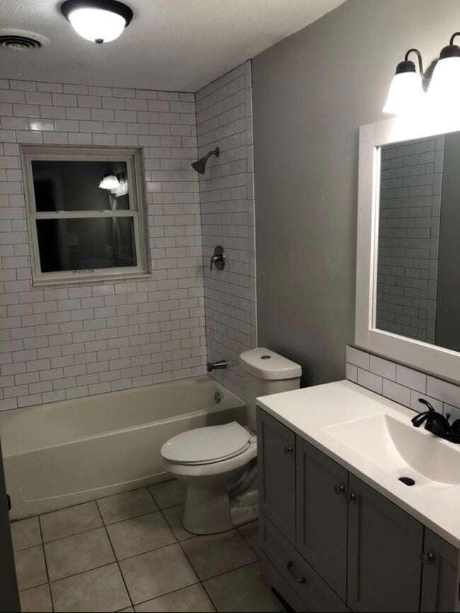 Photo - 120 E Lincoln St