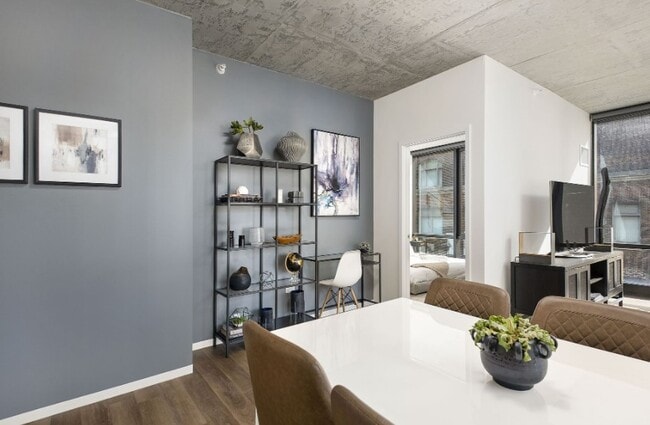 Photo - 73 E 14th St