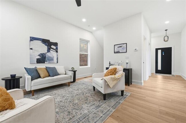 Photo - 1361 Hawthorne St
