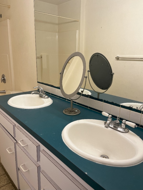 Photo - 298 Powell St E