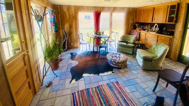 Photo - 345 E 11th St