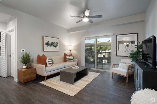 1BR, 1BA - 703SF - Living Room